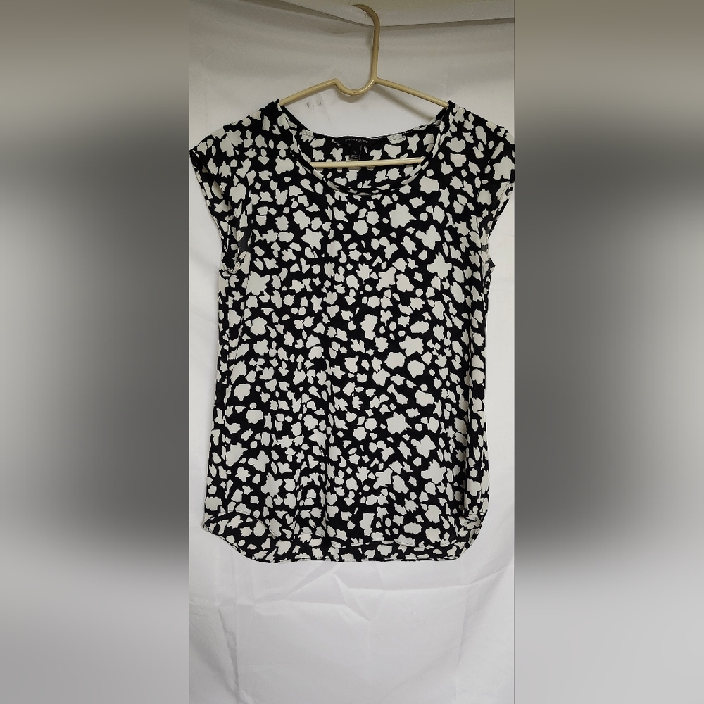 Banana Republic Black and White Cap Sleeve Blouse